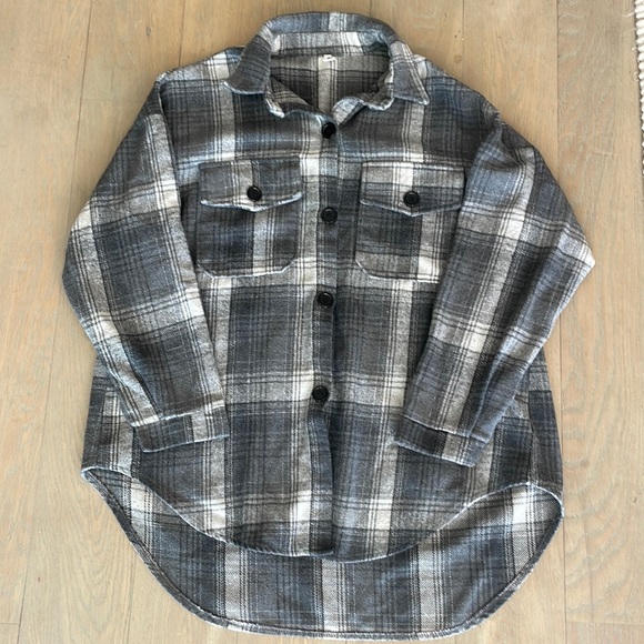 Tops - Women’s plaid flannel shirt shacket size Small